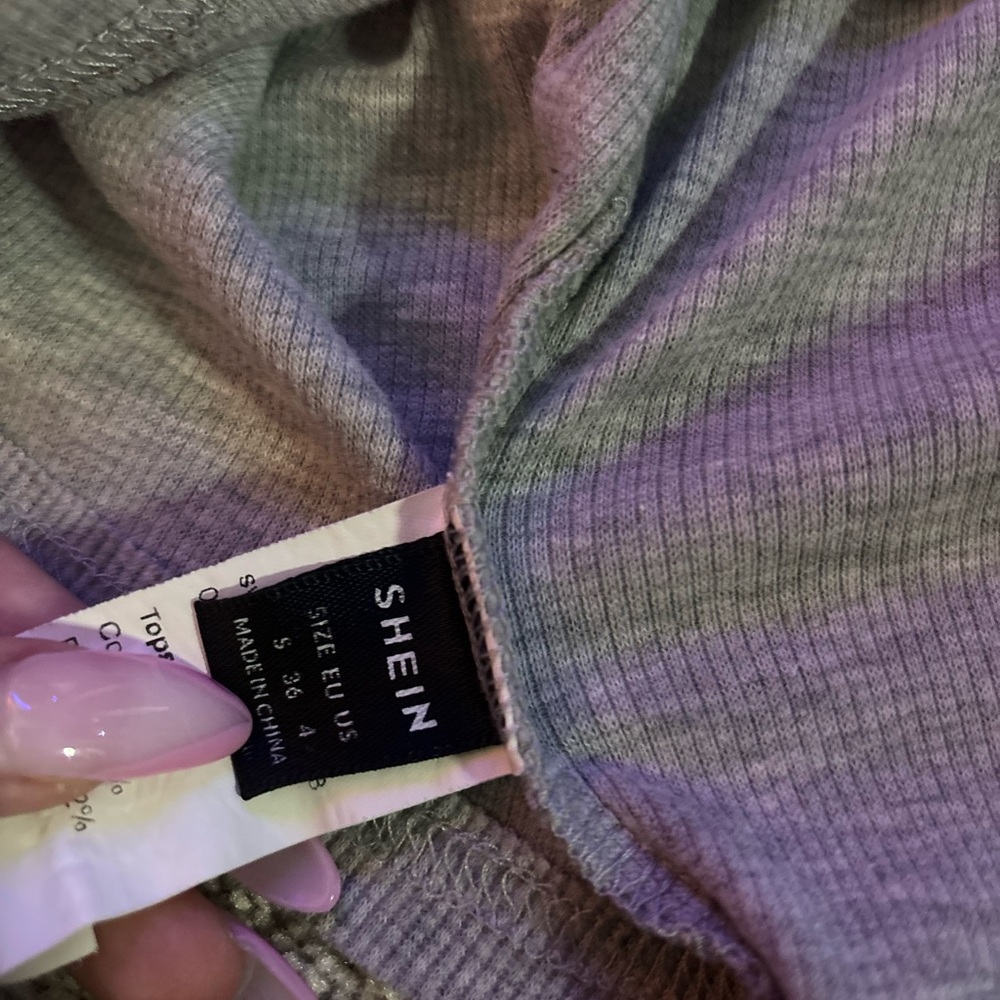 gray shirt - Picture 3 of 3